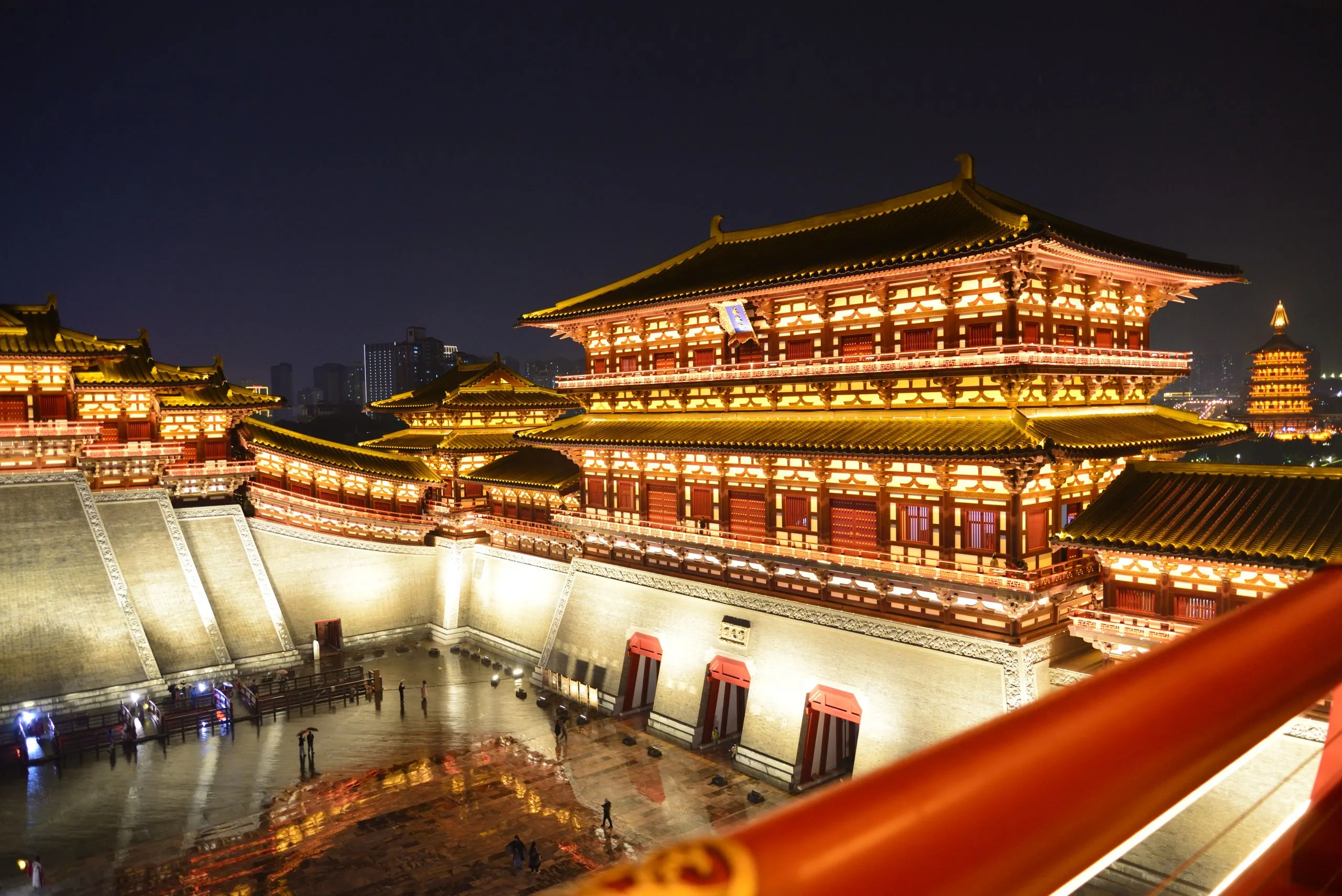 Henan is the cradle of ancient dynasties, where centuries-old art and traditions endure.