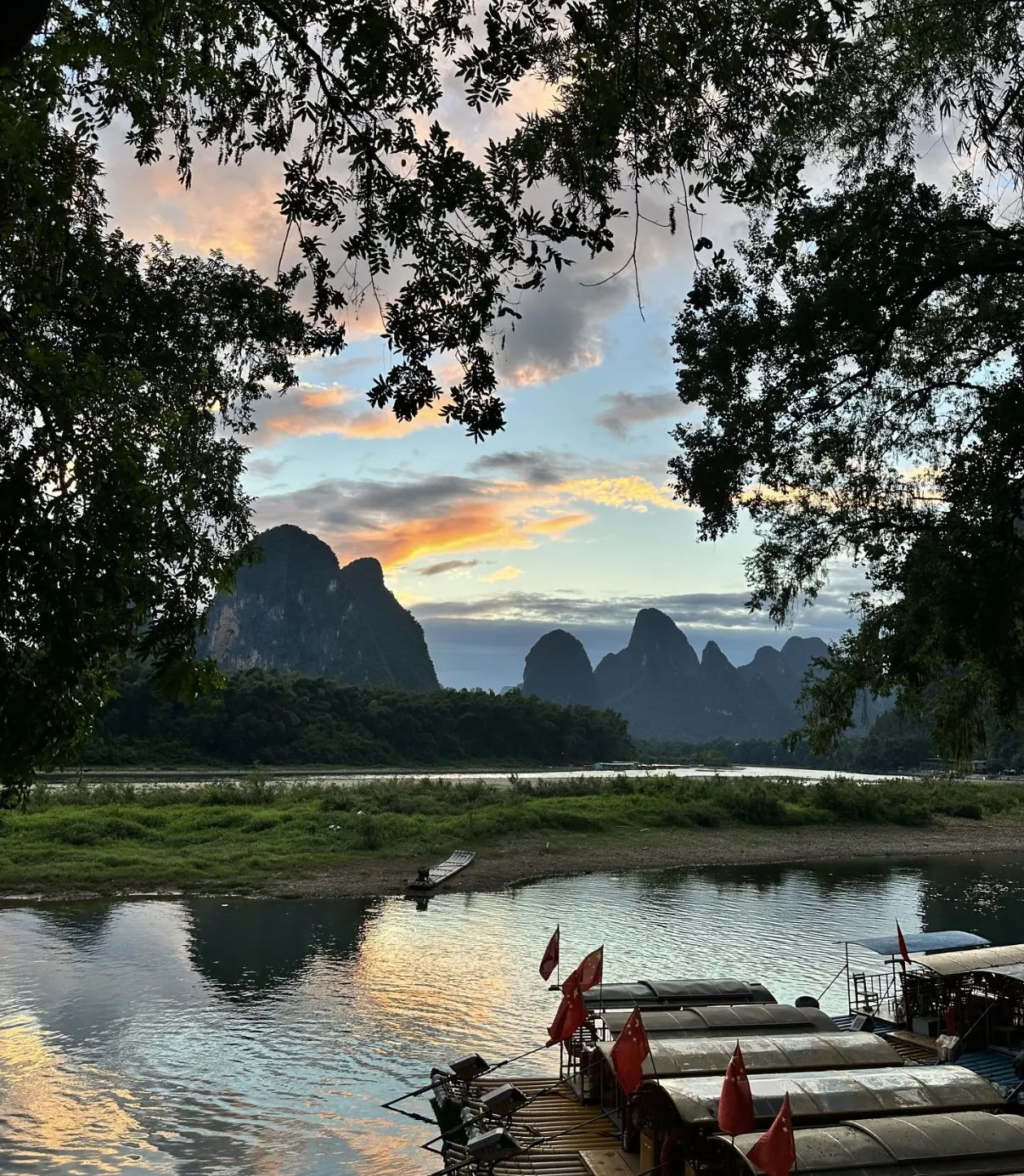 Yangshuo · Li River Bamboo Raft · Evening Performance