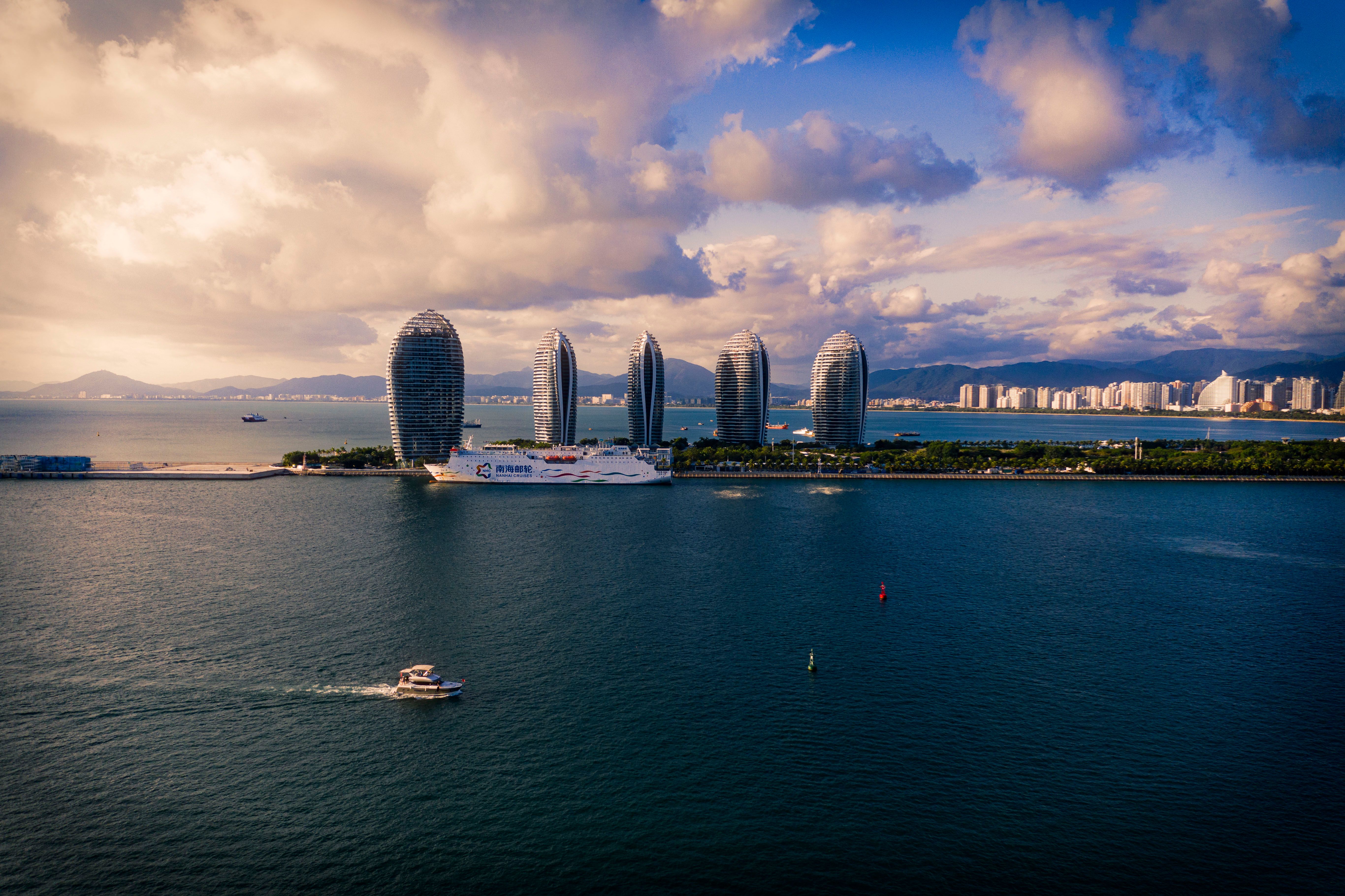 Hainan is a tropical island of sunlit shores, ocean life and ancient Li craftsmanship.