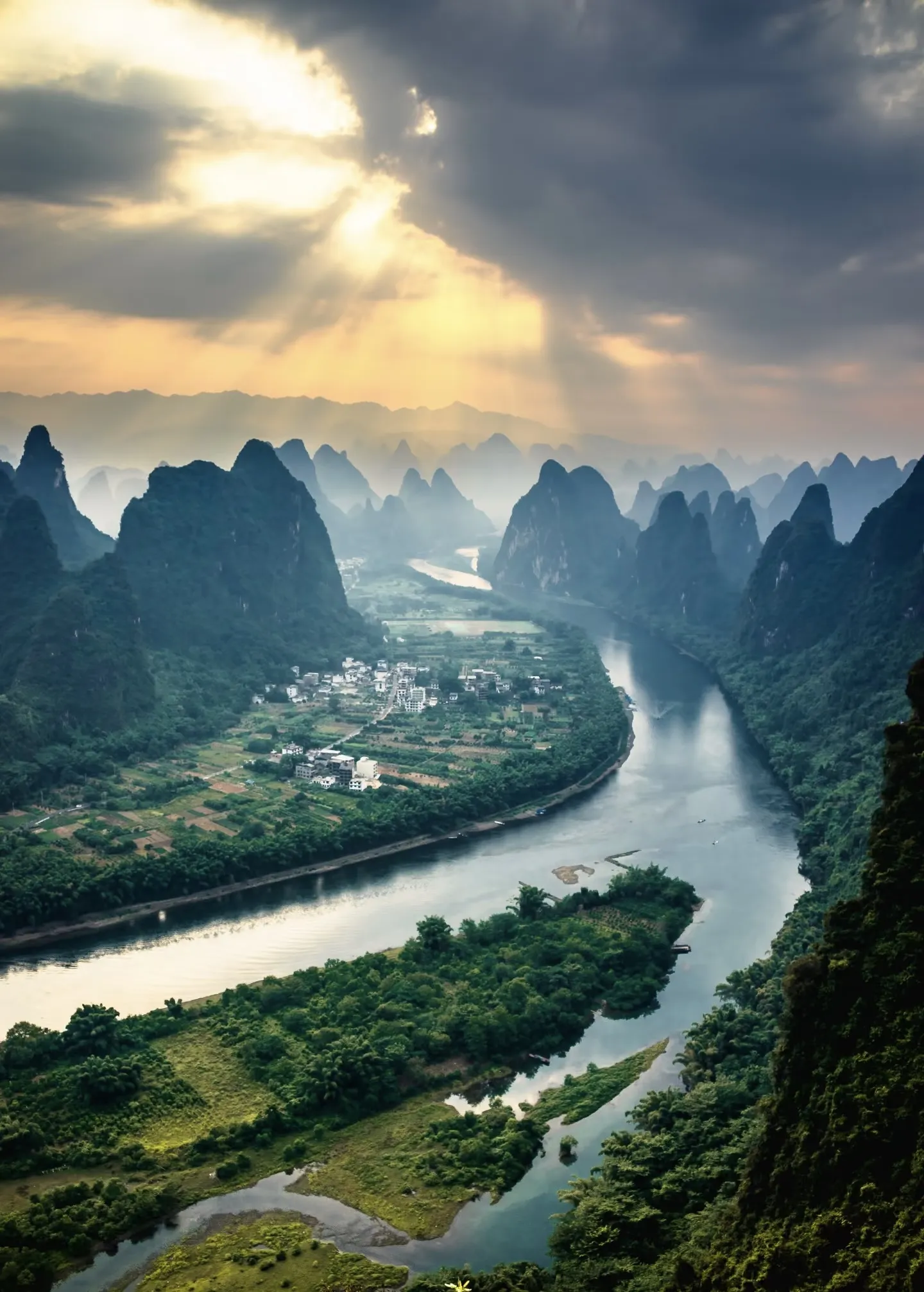 Arrival in Guilin · Li River