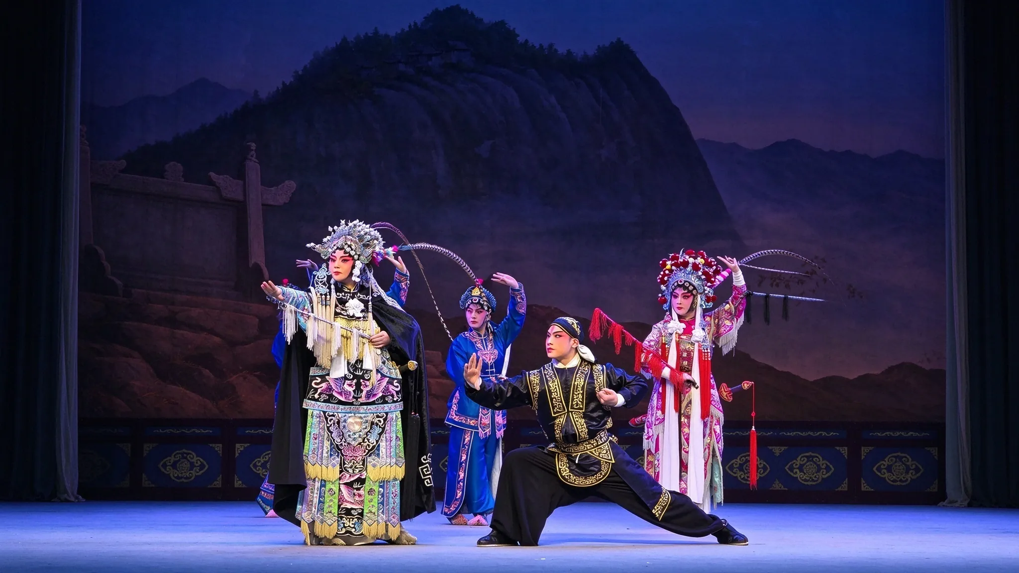Listen to Authentic Qinqiang Opera
